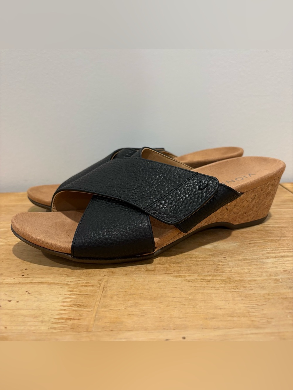 Vionic Leticia Black Leather Lizard Criss Cross Sandal Arch Wedge Women’s Sz 9